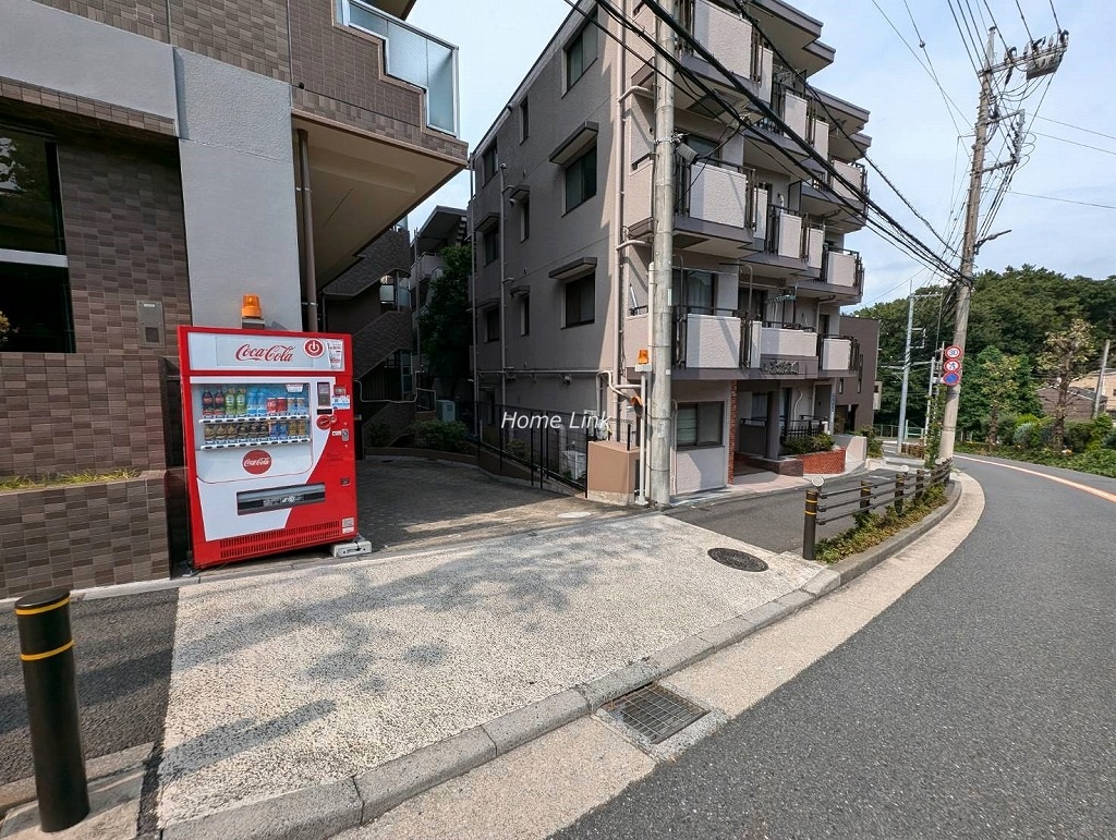 ドラゴンマンション赤塚公園壱番館　駐車場出入口